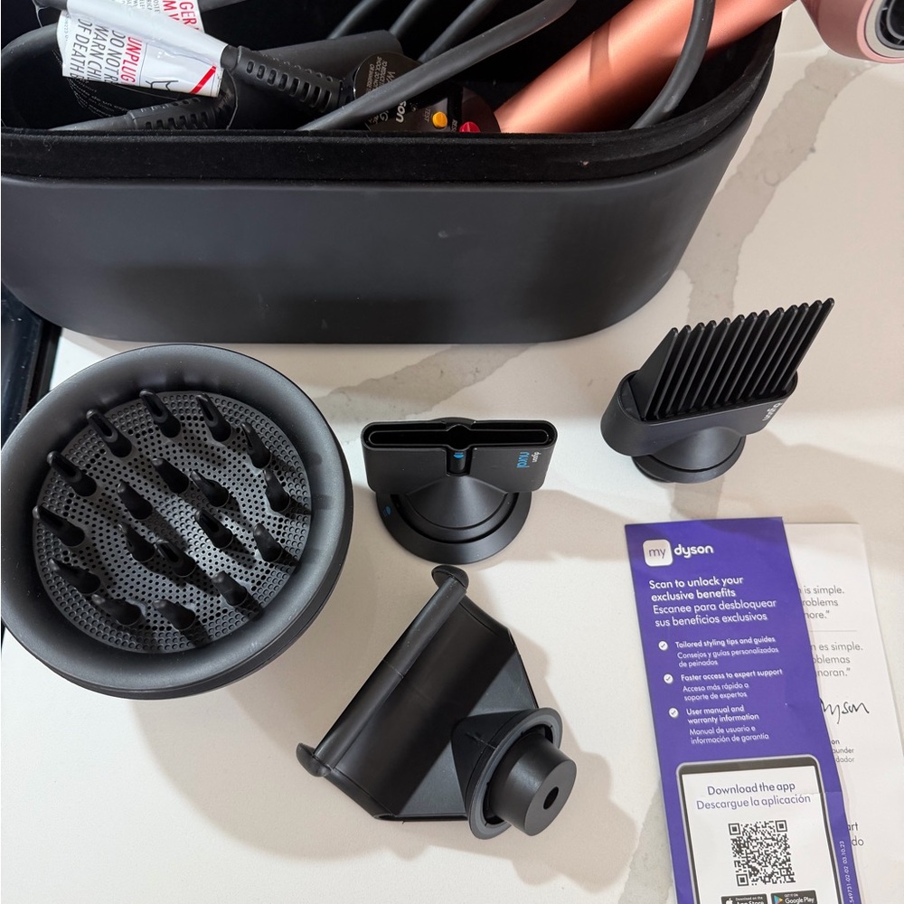 Dyson Supersonic Nural™ hair dryer
(Amber silk) - Picture 2 of 3